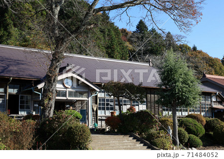 11月の旧上岡小学校 茨城県大子町 11月の旧上岡小学校 茨城県大子町 71484052