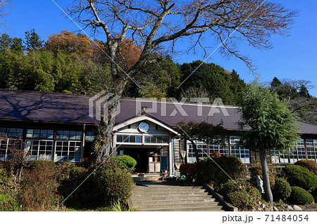 11月の旧上岡小学校 茨城県大子町 11月の旧上岡小学校 茨城県大子町 71484054