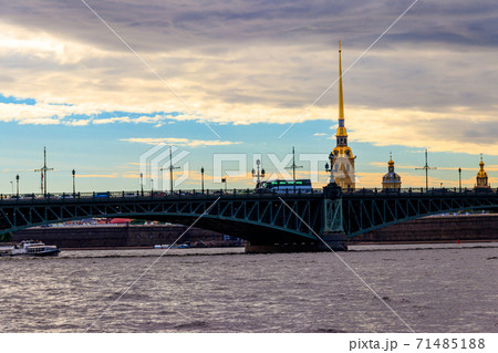 Trinity bridge across the Neva river in St. Petersburg, Russia Trinity bridge across the Neva river in St. Petersburg, Russia 71485188