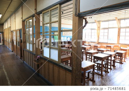 旧上岡小学校の廊下 旧上岡小学校の廊下 71485681
