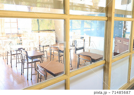 旧上岡小学校の廊下から覗く教室 旧上岡小学校の廊下から覗く教室 71485687