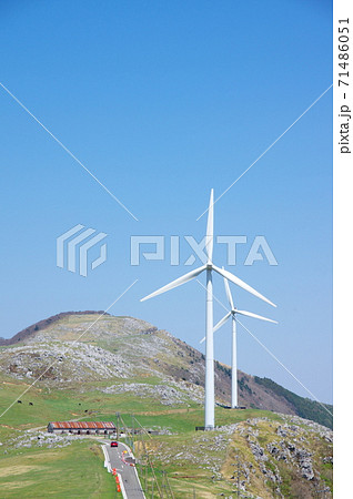 四国カルストの梼原町風力発電所（高知県高岡郡梼原町） 71486051