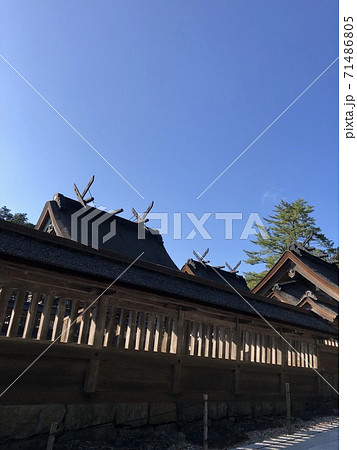 《出雲大社 御本殿と木造の塀》(島根県 出雲市) 《出雲大社 御本殿と木造の塀》(島根県 出雲市) 71486805