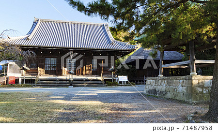 鎌倉幕府の執権北条氏ゆかりの称名寺の秋の写真素材