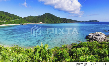 夏の沖縄　渡嘉敷のトカシクビーチ 71488271