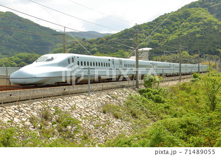 九州の山間部を高速走行する九州新幹線 N700系(みずほ・さくら 九州の山間部を高速走行する九州新幹線 N700系(みずほ・さくら 71489055