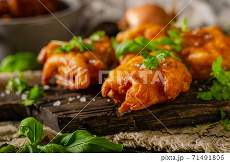 Delicious and simple onion bhaji Delicious and simple onion bhaji 71491806