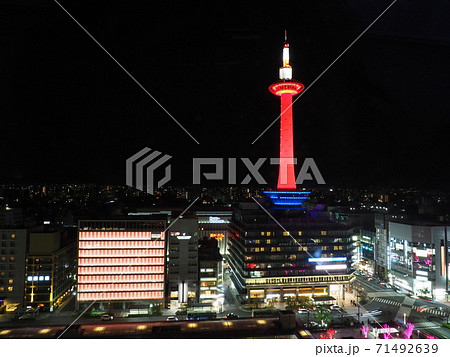 京都タワー　レッドライトアップ 71492639