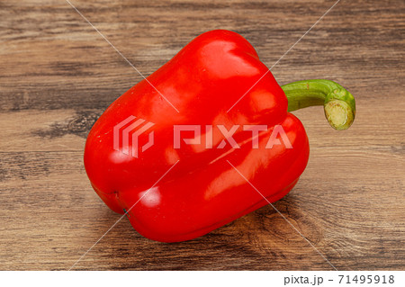 Red Bell Pepper - ripe and fresh 71495918
