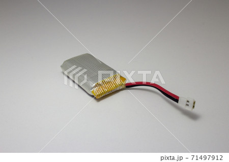 Lithium polymer battery, or LiPo, of 3.7 volts and 600 mah capacity used in toys and drones 71497912
