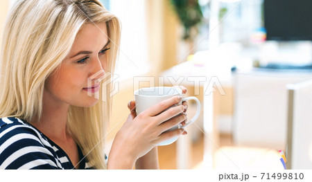 Young woman drinking coffee Young woman drinking coffee 71499810