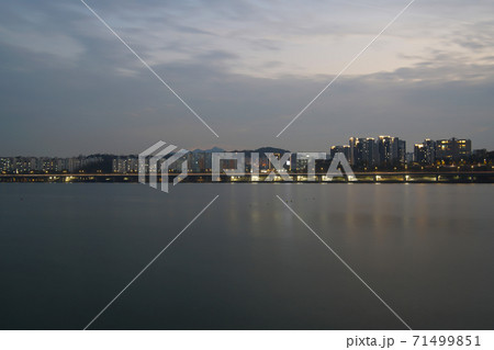 ソウル 漢江 動作大橋 71499851