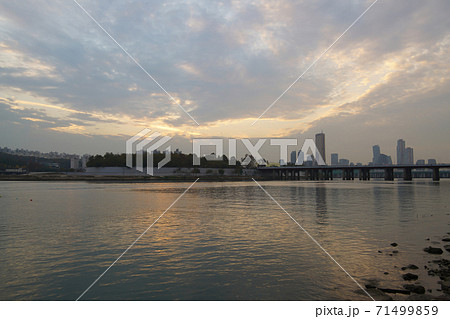 ソウル 漢江 動作大橋 71499859