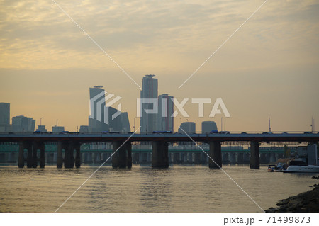 ソウル 漢江 動作大橋 71499873