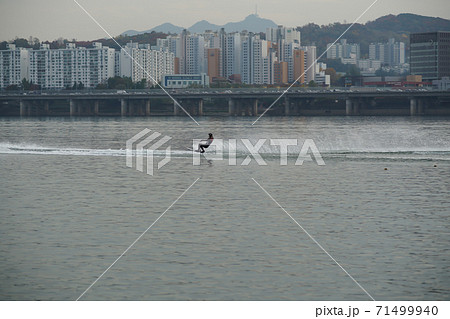 ソウル 漢江 風景 71499940