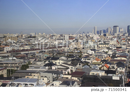 学芸大学付近を行く、東急東横線5050系 71500341