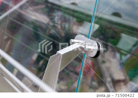 glass bridge construction details of system connectors, fastening of connecting mechanisms. 71500422