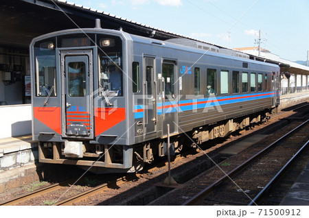 JR西日本 キハ121系気動車 普通列車 鳥取行（浜坂駅） 71500912