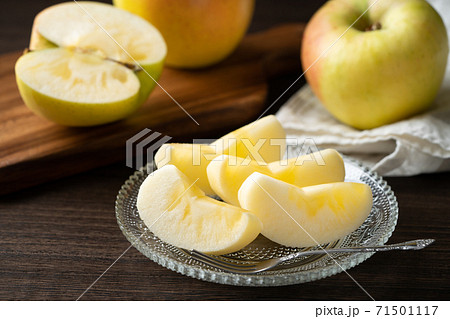 切り分けられたりんご　ぐんま名月 71501117