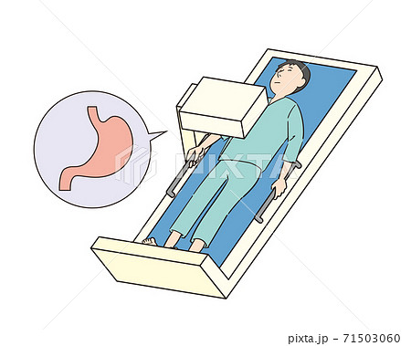 健康診断で胃の検査をする男性 71503060