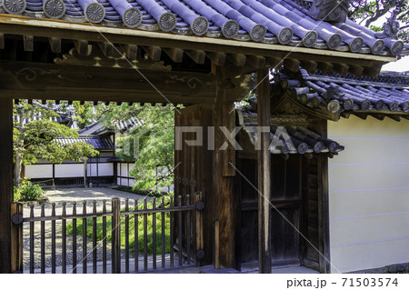 中宮寺　山門　奈良県生駒郡斑鳩町 71503574