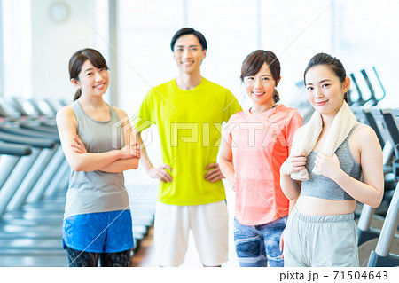 ジムの若い人々 71504643