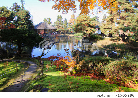 秋の御薬園（福島県・会津若松市） 71505896