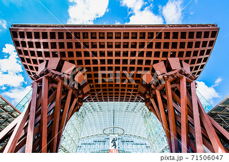 石川県金沢市 金沢駅（鼓門ともてなしドーム）の写真素材 [71506047 