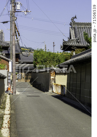 斑鳩町の路地　奈良県生駒郡斑鳩町 71506539