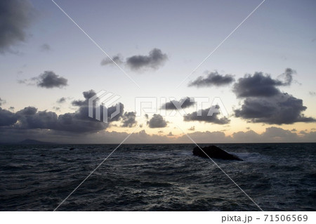 世界中のサーファーが訪れるビアリッツの海 71506569