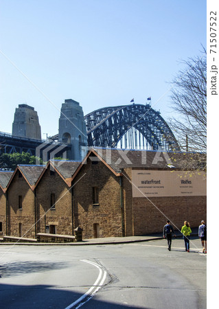 シドニー市内から見たハーバーブリッジ 71507522