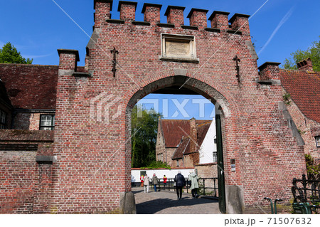 ベルギー　ブルージュの世界遺産　ペギン会修道院への道 71507632