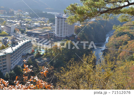 雲一つない晴天の秋の日、日光東照宮と共に歩んできた「鬼怒川温泉」へ早朝から行ってみた。 71512076
