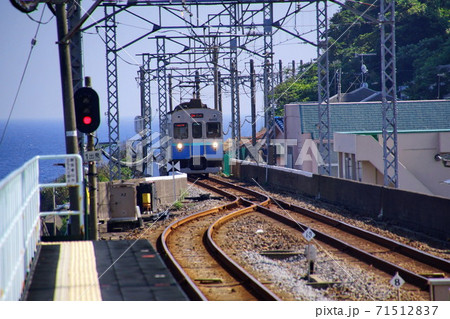 片瀬白田 駅　伊豆急行 8000系 普通列車 （ 静岡県 東伊豆 ） 71512837