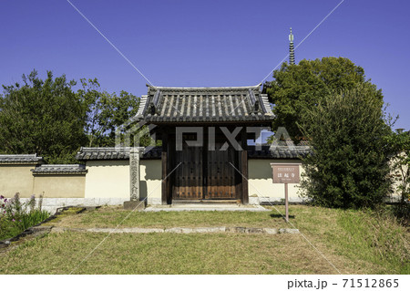 法起寺　南大門　奈良県生駒郡斑鳩町 71512865