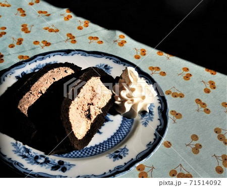 バルコニーでのティーブレイク 71514092