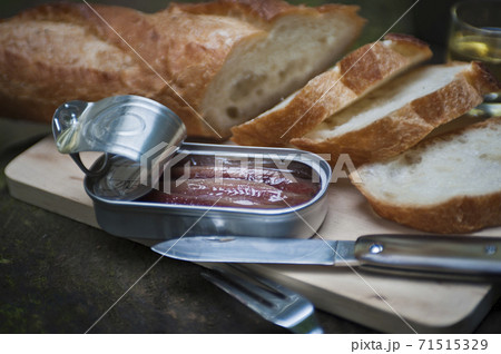 アンチョビーとフランスパン アンチョビーとフランスパン 71515329