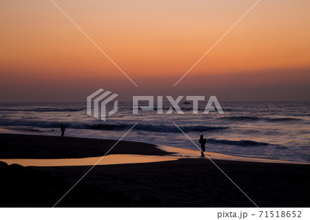 サーフと釣り人 71518652