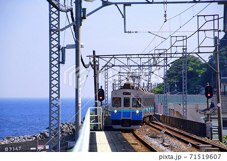 片瀬白田 駅 伊豆急行 8000系 普通列車 ( 静岡県 東伊豆 ) 片瀬白田 駅 伊豆急行 8000系 普通列車 ( 静岡県 東伊豆 ) 71519607