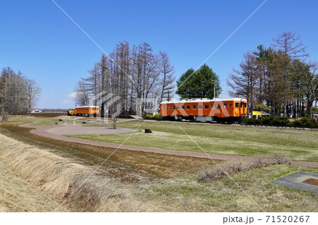 北海道の春、旧幸福駅のキハ22形気動車 71520267