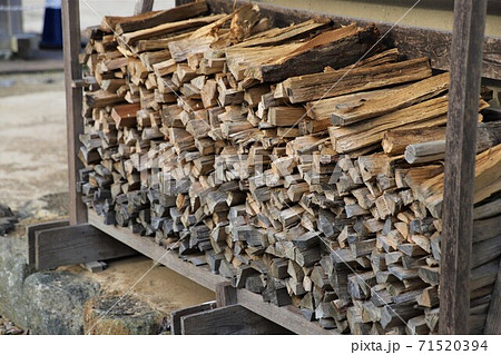 薪 ストック 薪 ストック 71520394