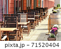 お洒落カフェのテラス 71520404