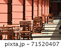 お洒落カフェのテラス 71520407