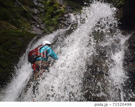 大峰 沢登り 小川谷 流れを遡上 大峰 沢登り 小川谷 流れを遡上 71520499