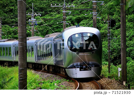 秩父路を行く新型特急ラビュー『ちちぶ』 秩父路を行く新型特急ラビュー『ちちぶ』 71521930