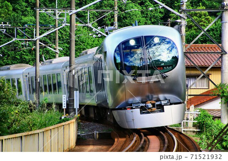 秩父路を行く新型特急ラビュー『ちちぶ』 71521932