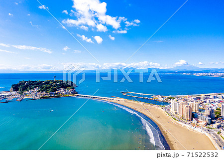片瀬東浜海水浴場と江の島(神奈川県藤沢市) 片瀬東浜海水浴場と江の島(神奈川県藤沢市) 71522532
