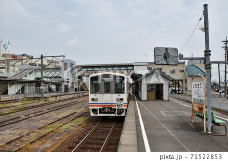 関東鉄道・常総線 下館駅 普通列車 キハ2400形 ( 茨城県 筑西市 ) 関東鉄道・常総線 下館駅 普通列車 キハ2400形 ( 茨城県 筑西市 ) 71522853