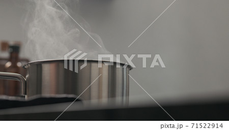 Slow motion steam rising from saucepan with copy space Slow motion steam rising from saucepan with copy space 71522914