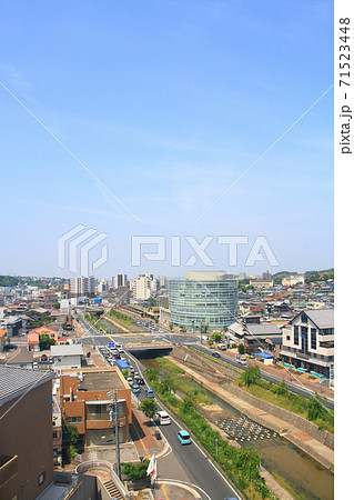 瀬戸市、瀬戸川と瀬戸市中心街の風景 71523448